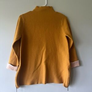 Women’s TAHARI crew neck yellow long cuff sleeve sweater size Medium